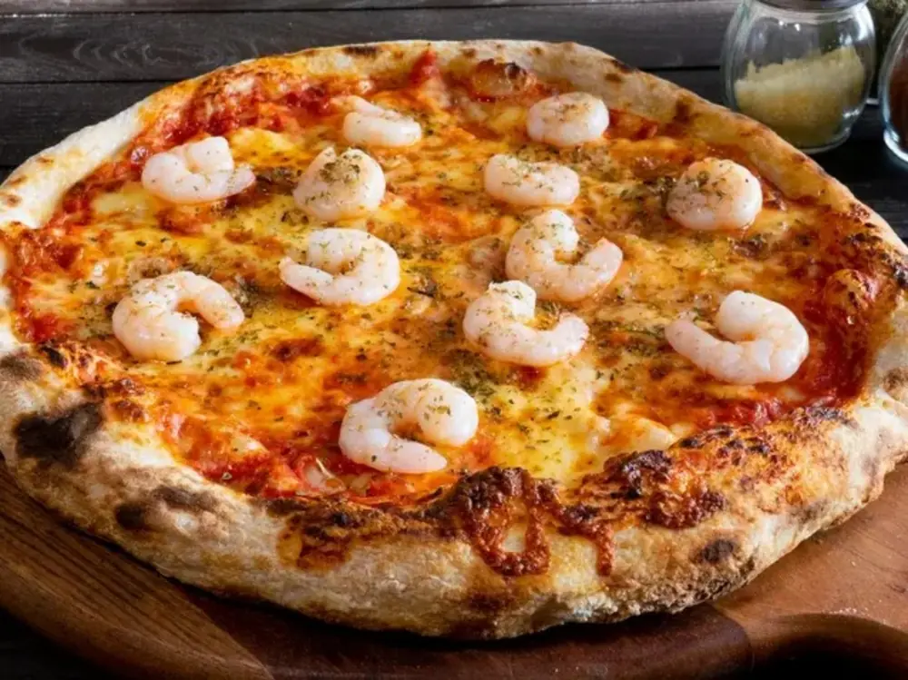Pizza artesanal con camarones